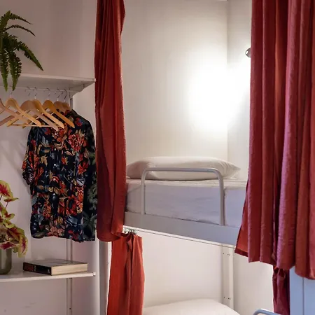 Primavera Hostal *