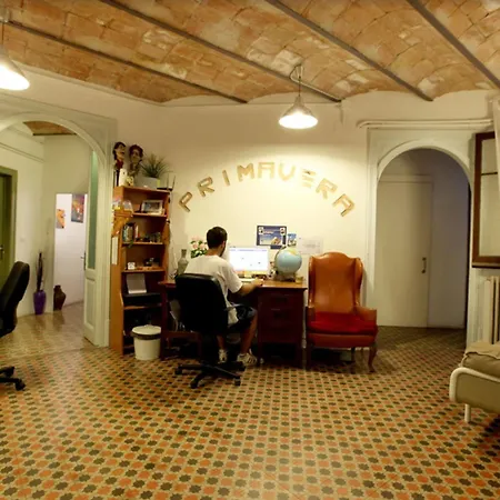 Primavera Hostal *